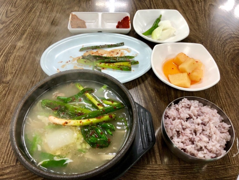 유명닭곰탕 이미지
