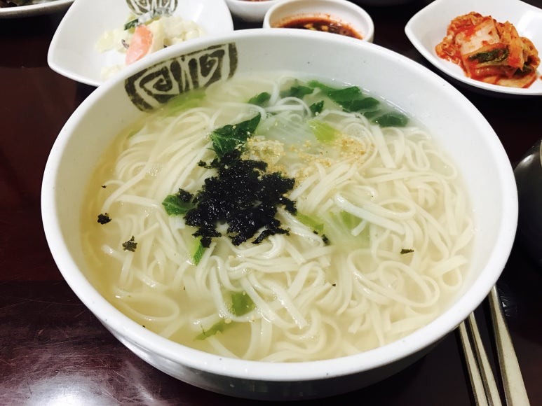 호로록건진국수 이미지