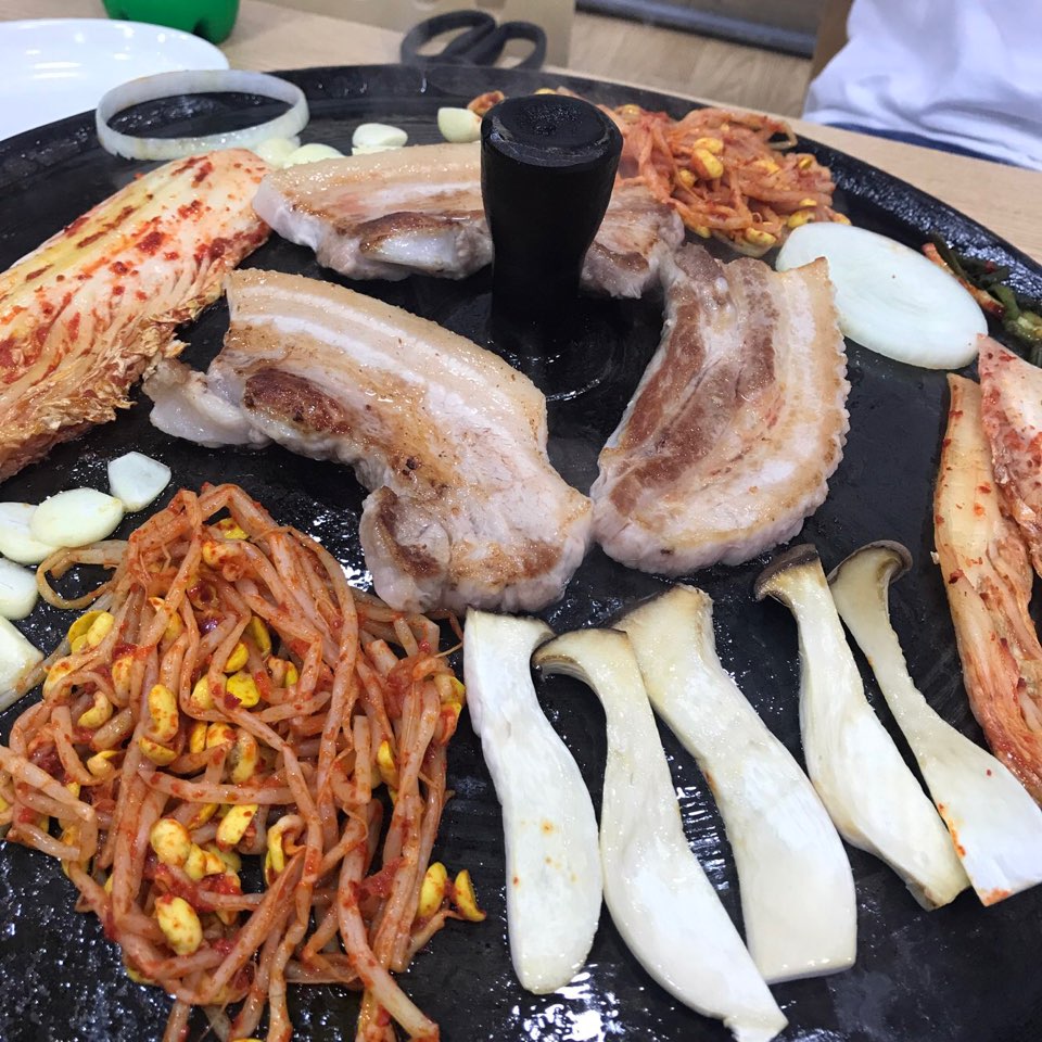 솥뚜껑삼겹살 이미지