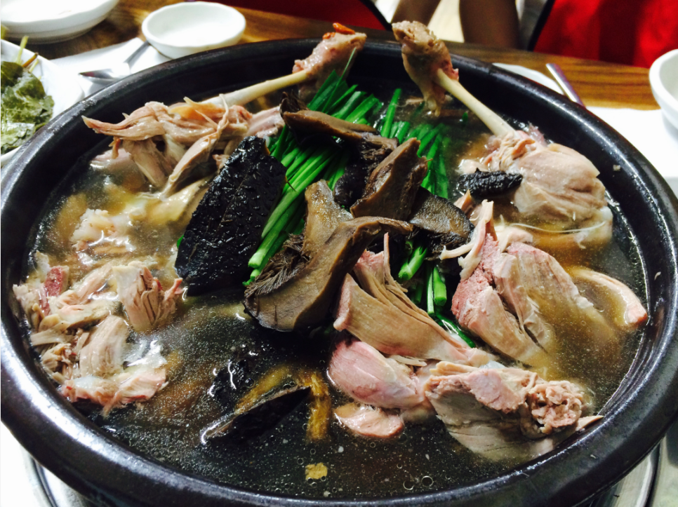 참나무능이버섯백숙 이미지