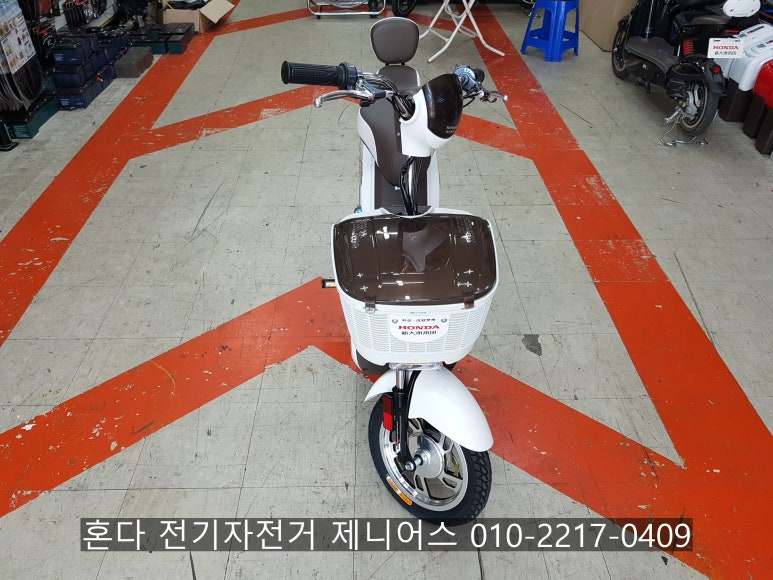 화이트자전거 이미지