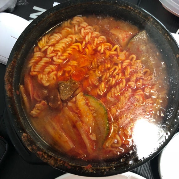 돼지네부대찌개 이미지