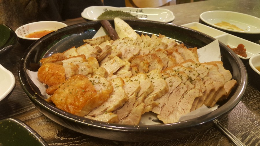 제주산통삼겹오븐구이 이미지