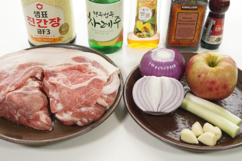 장수꺼먹돼지 이미지