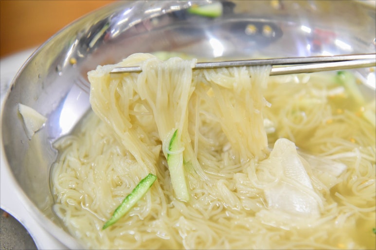어쭈구리꼬기냉면 이미지