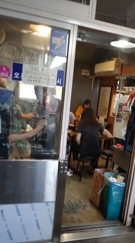 안젤라테이블 이미지