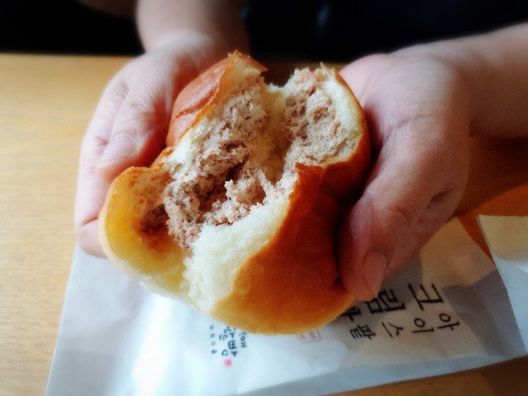 시월애단팥빵 이미지