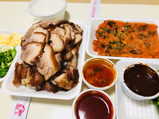 옛집왕족발검댕이보쌈막국수 이미지