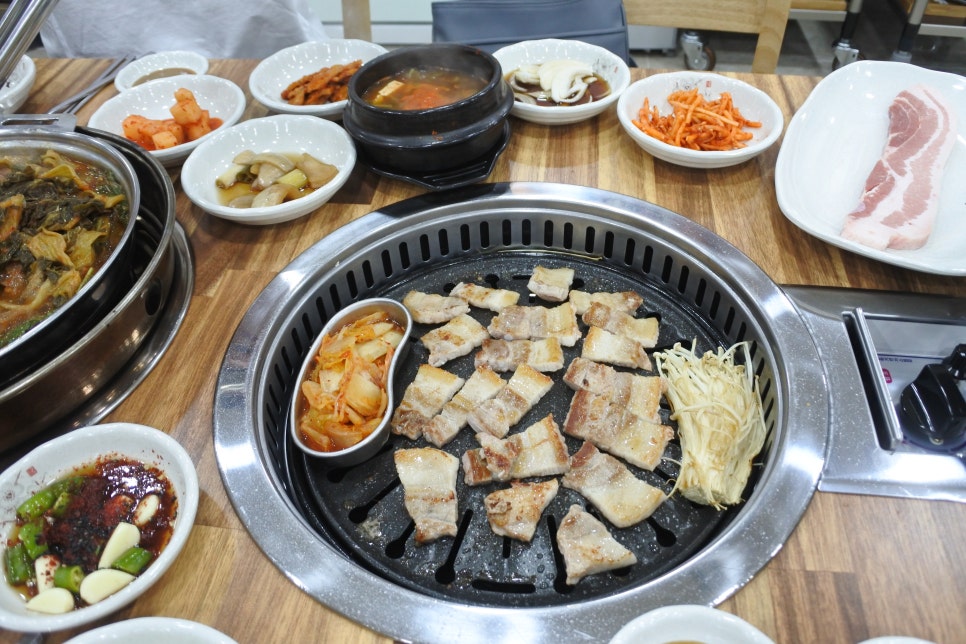 미소감자탕생삼겹김치 이미지
