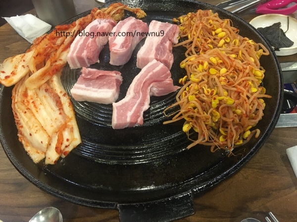 함고집솥뚜껑김치삼겹살 이미지