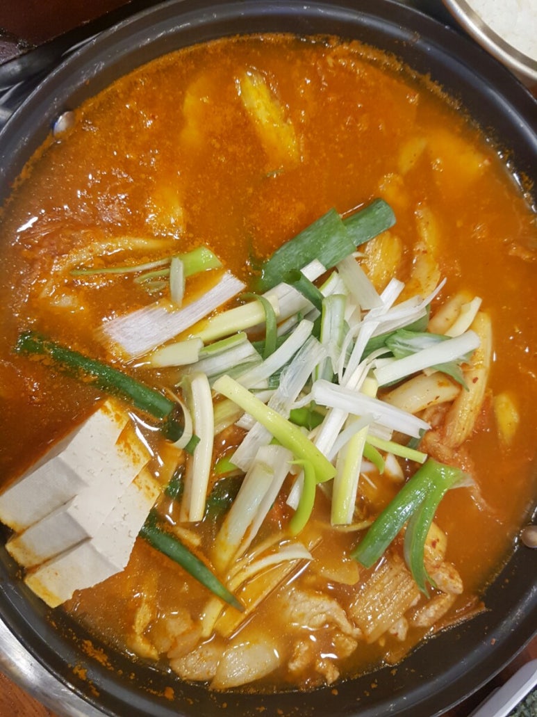 돼지듬뿍진짜김치찌개 이미지