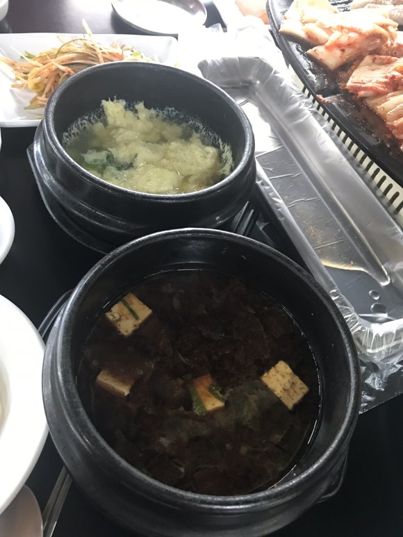 삽자루든돼지 이미지
