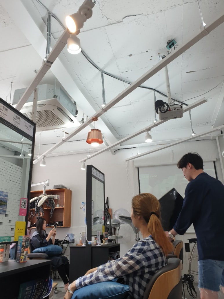 살롱드휴 이미지