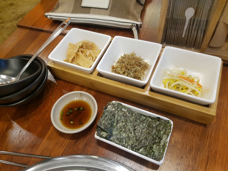 돼지고기듬뿍넣은김치찌개 이미지