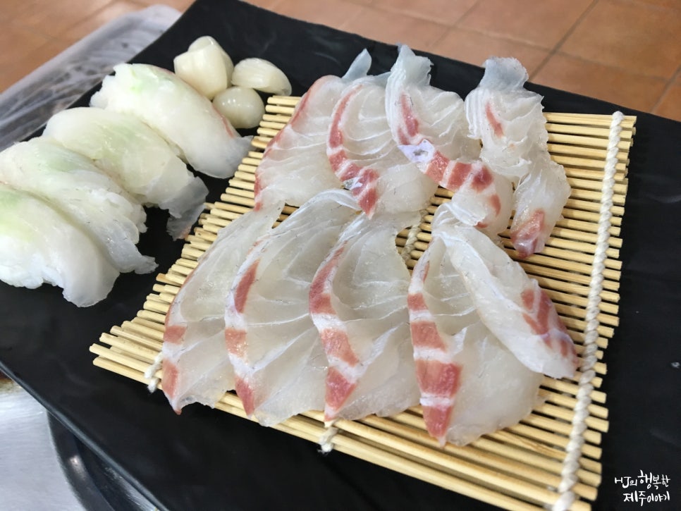 바다품은달 이미지