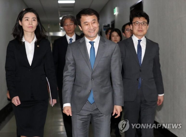 ë²•ë¬´ìž¥ê´€ í›„ìž„ì€ ë¯¸ëª¨ì™€ ì§€ì„± ê²¸ë¹„í•œ ê¹€ì™¸ìˆ™ ë²•ì œì²˜ìž¥ í•™ìƒìš´ë™ ì°¸ì—¬ ëª» í•œ ì§ ì¸ê¶Œì˜ ê¸¸ë¡œ í