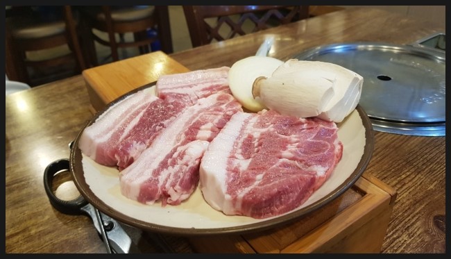 제주충세흑돼지 이미지