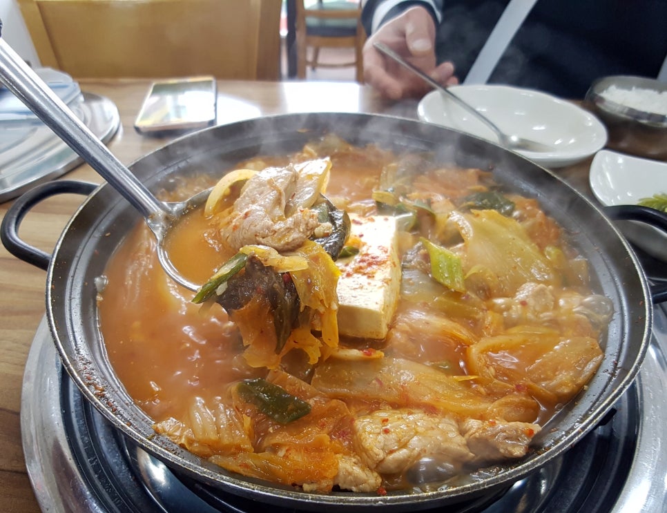 장모묵은지흑돼지찌개 이미지