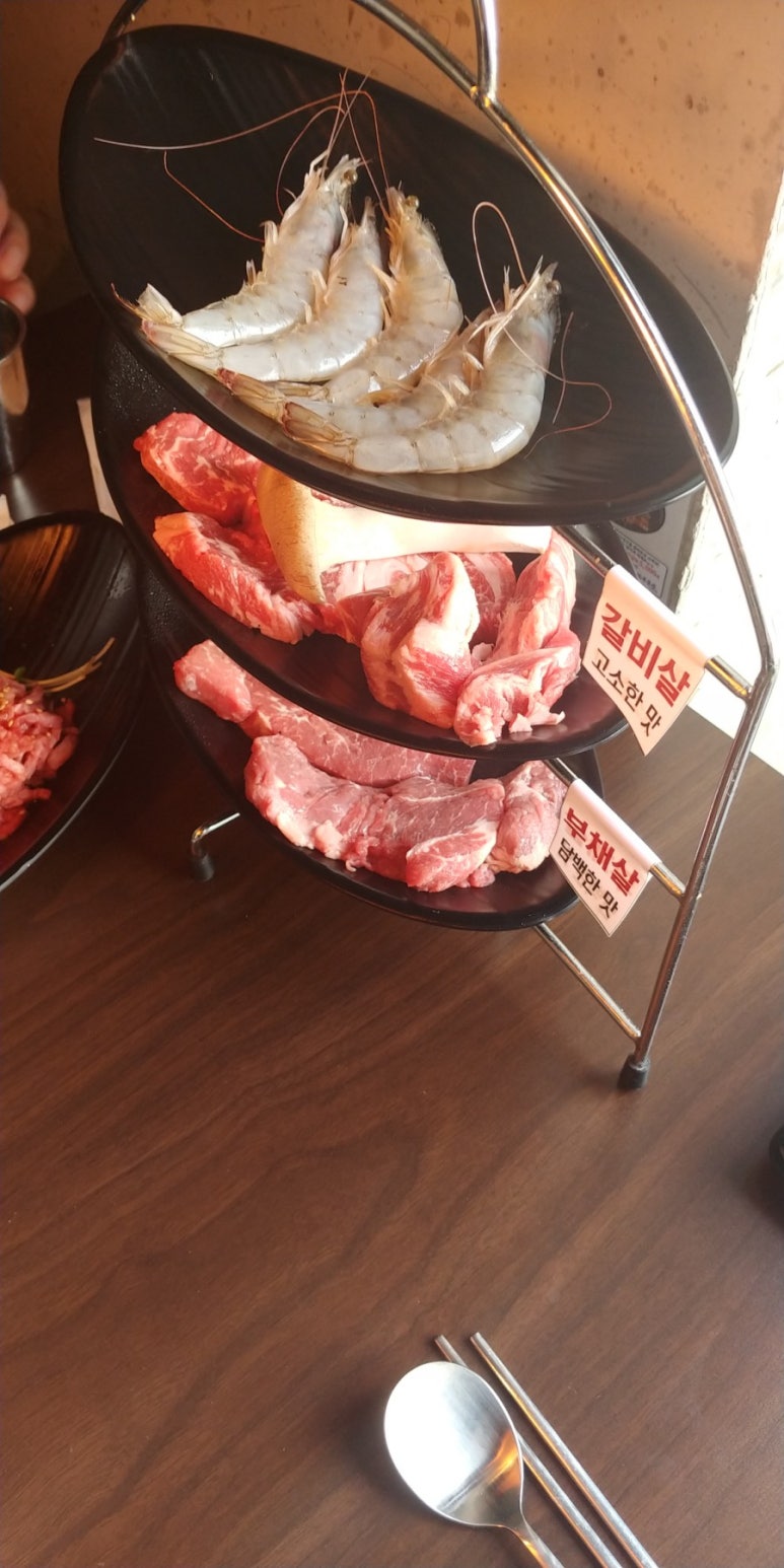 푸줏간육회 이미지