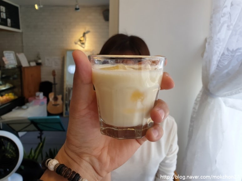 홍지컴퍼니 이미지