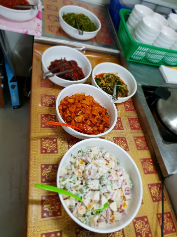 욱이네한식뷔페 이미지