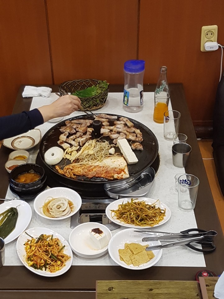 시골솥뚜껑삼겹살 이미지