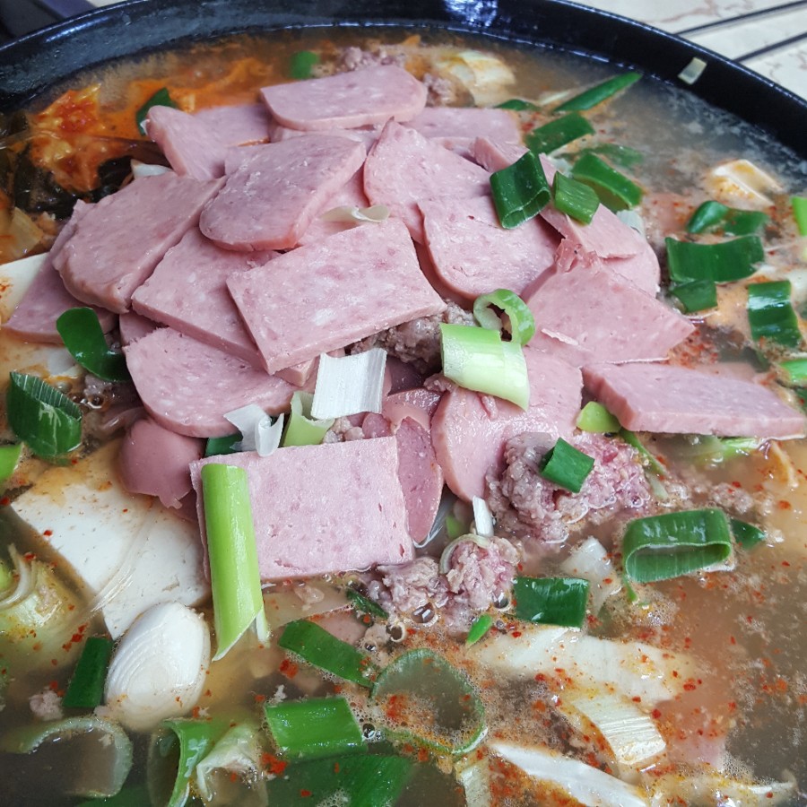 두꺼비 부대찌개 이미지