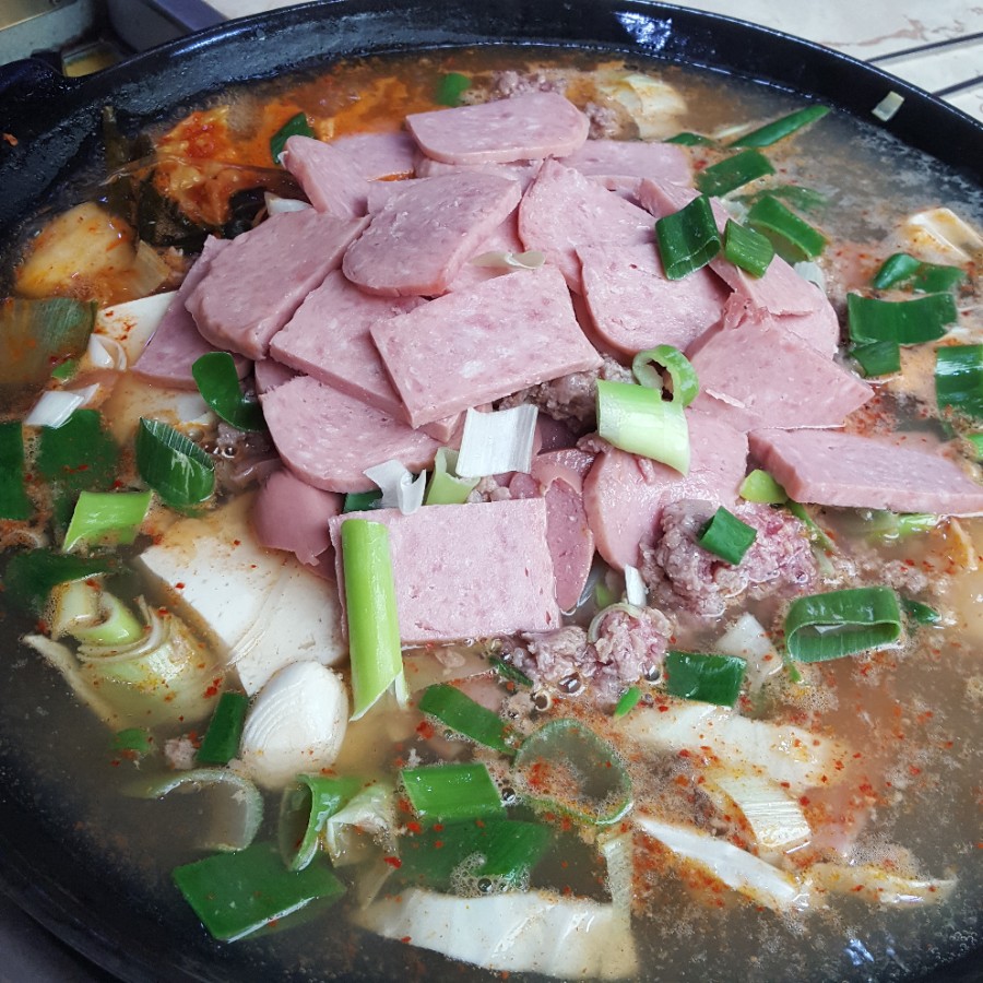 두꺼비 부대찌개 이미지