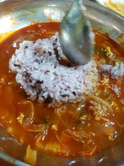 왕언니육칼밥 이미지