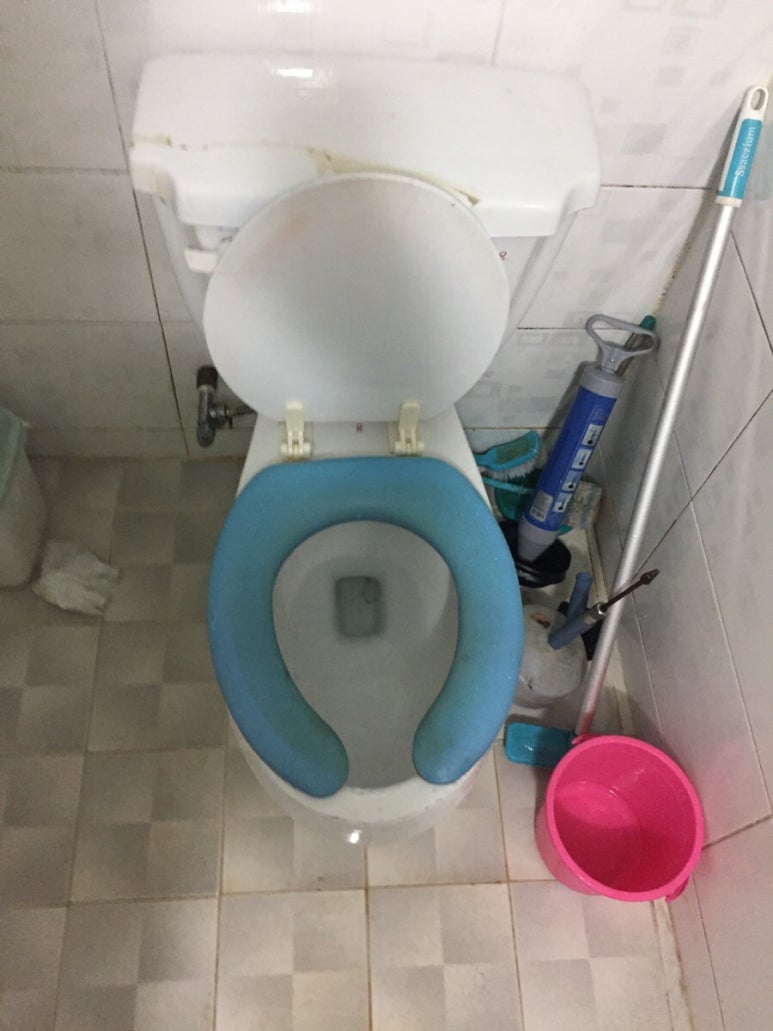 변기막힘 이미지