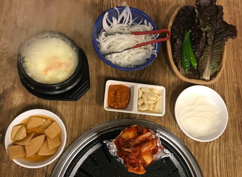 꿀꿀뒷고기 이미지