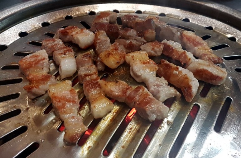 숯불생고기 이미지