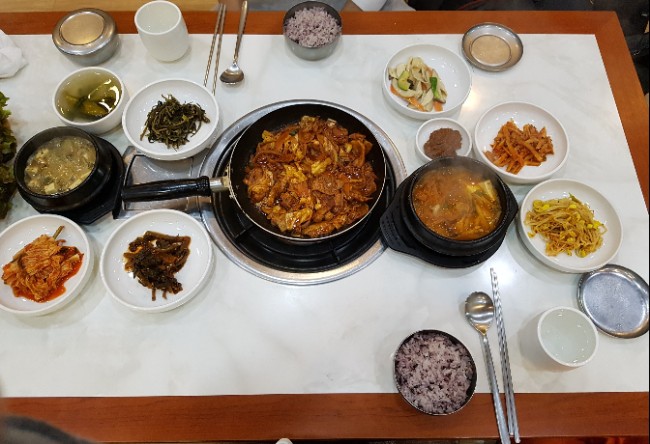큰바우식당 이미지