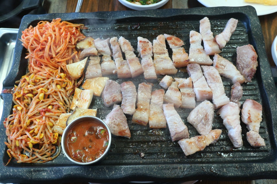 감탄돼지 이미지