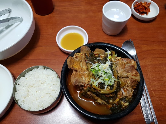 현대뼈다귀해장국 이미지