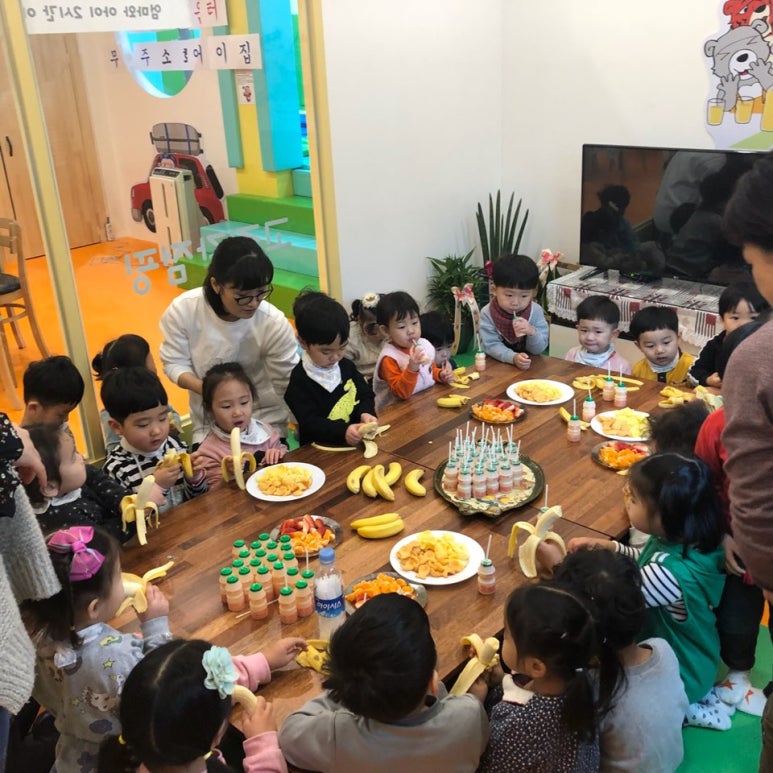 점핑 고릴라 이미지