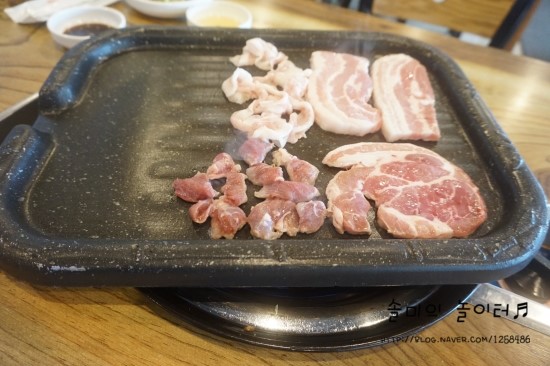 꽃돼지삼형제 이미지