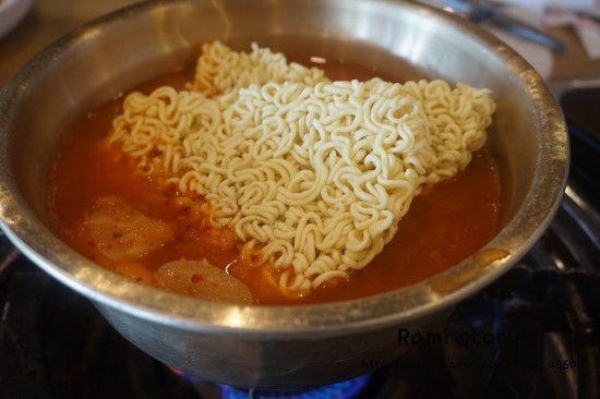 꽃돼지삼형제 이미지
