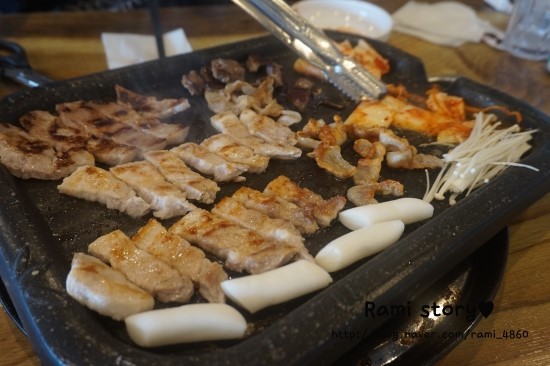 꽃돼지삼형제 이미지
