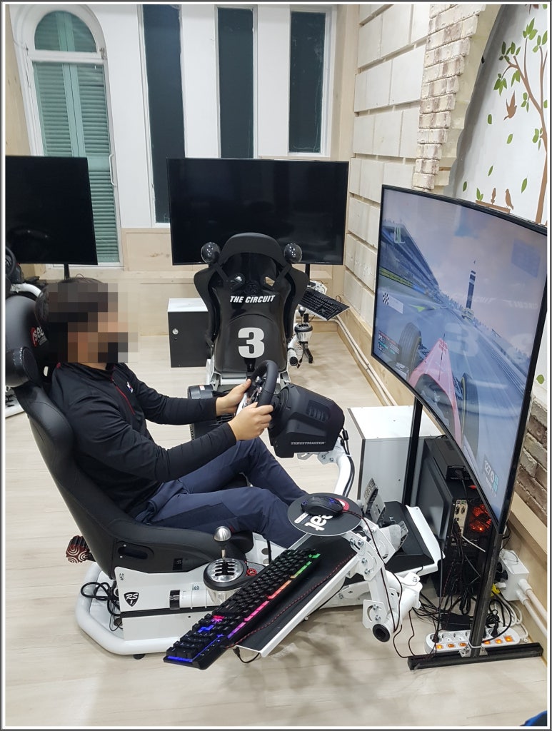 더서킷레이싱카페 이미지