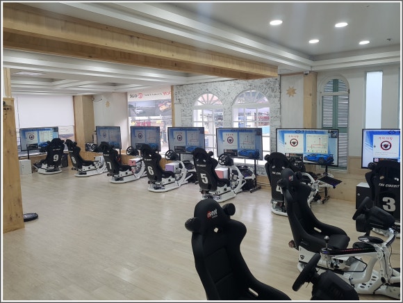 더서킷레이싱카페 이미지