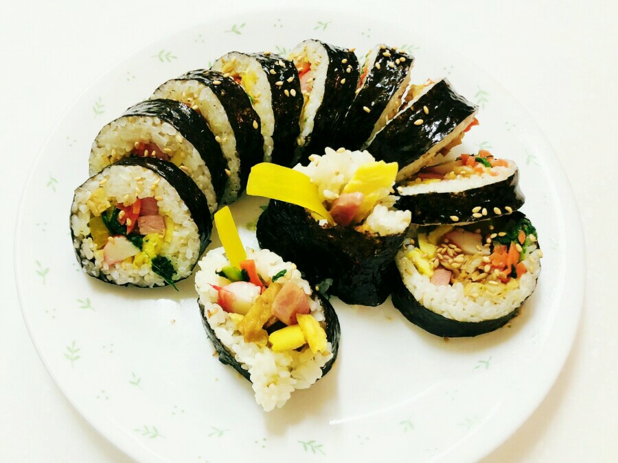 둘둘말은김밥 이미지