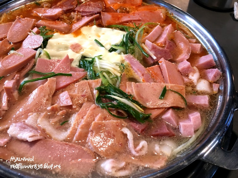 돼지네부대찌개 이미지