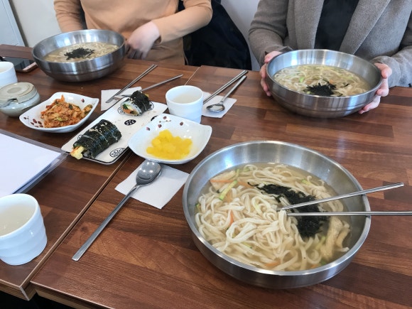더칼국수 이미지