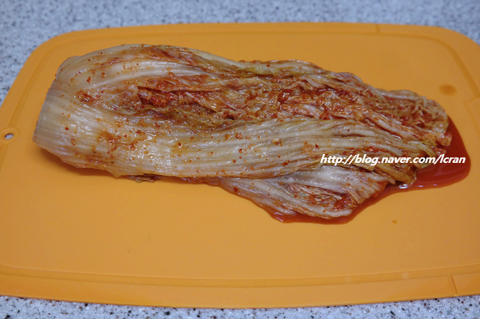돼지고기듬뿍넣은김치찌개 이미지