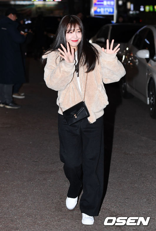 ボーイッシュなコーデが得意 Apinkのウンジの私服コーデをご紹介 韓国通販のトレンドと人気プチプラのまとめサイト