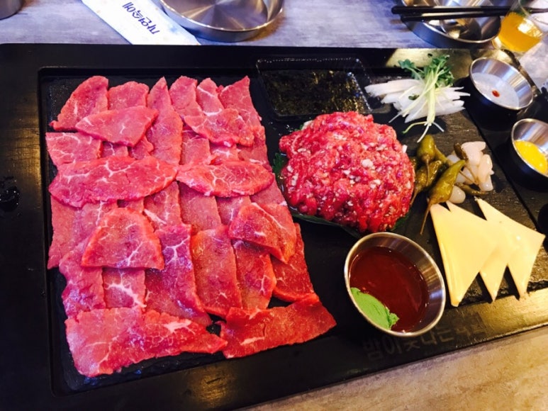 밤빛육회 이미지