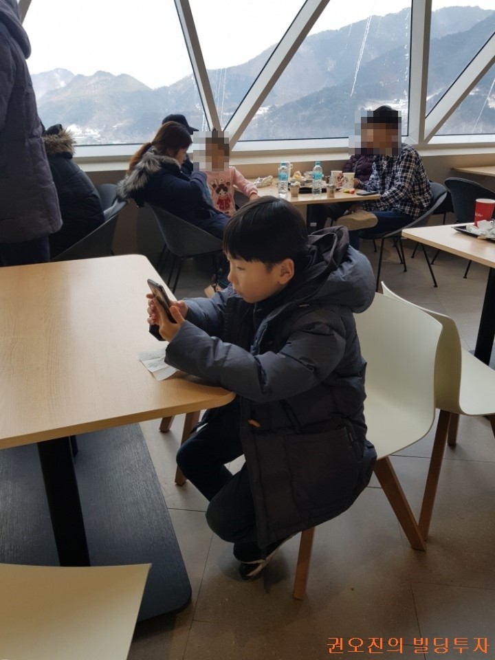 죠스떡볶이앤바르다김선생 이미지