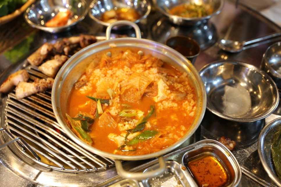 모메든식당 이미지