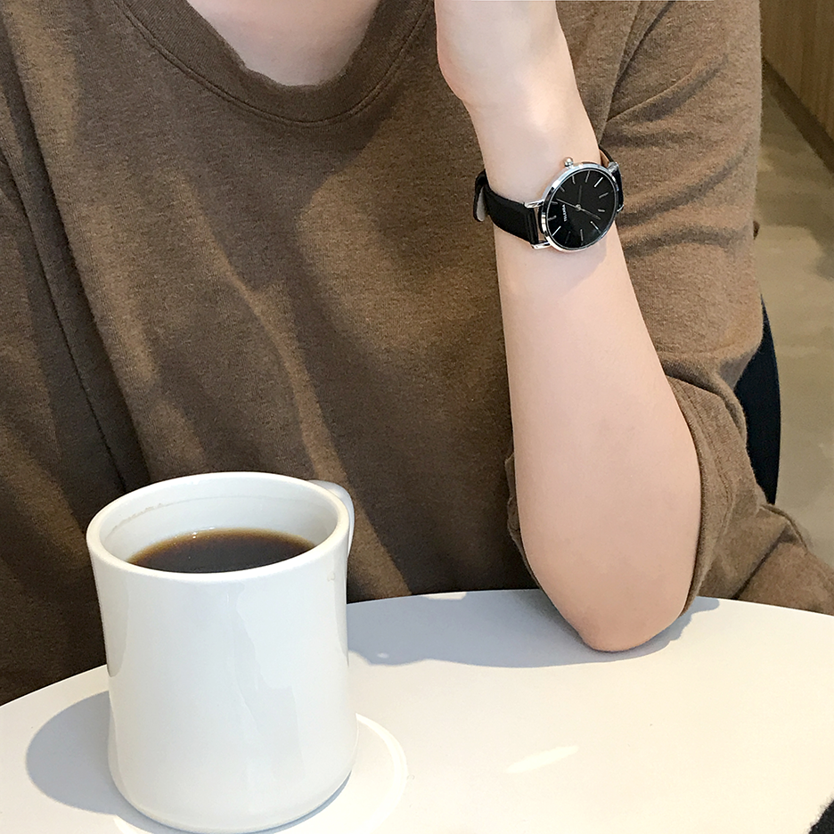 <b><p>Eum leather Woman wch 4color fe Simp Favite</p></b><b><p>イルム レザー 女性 腕時計 4色 シンプルな 自分の好きなギフト ファッション</p></b><br /><br /><p align='center'>
